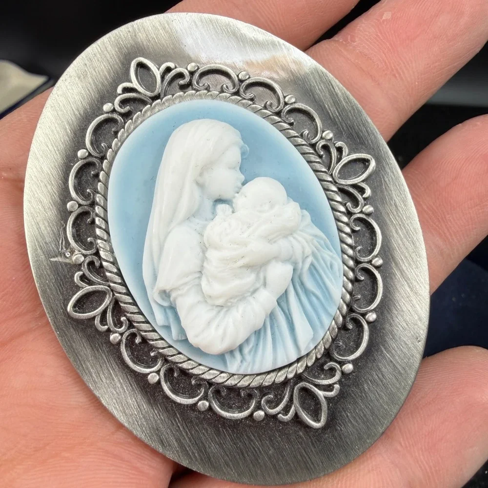 2013 CB Mother and Child Cameo Trinket Box Silver Tone Blue Oval Jewelry Case